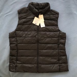 Uniqlo women’s ultra light down vest XL
